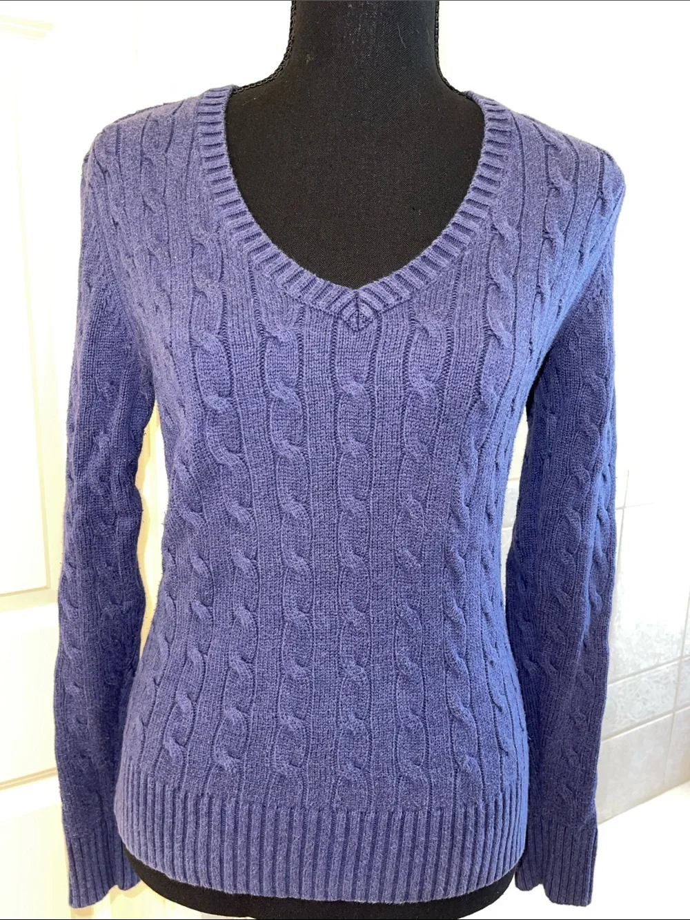 Tommy Hilfiger V-Neck Cable Knit Sweater - Navy Blue medium